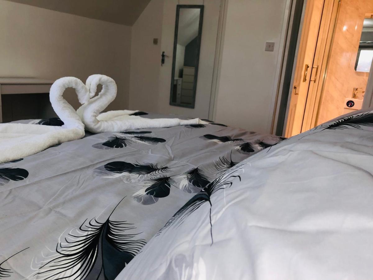 Bed and Breakfast Ponders End Newport  Exteriér fotografie