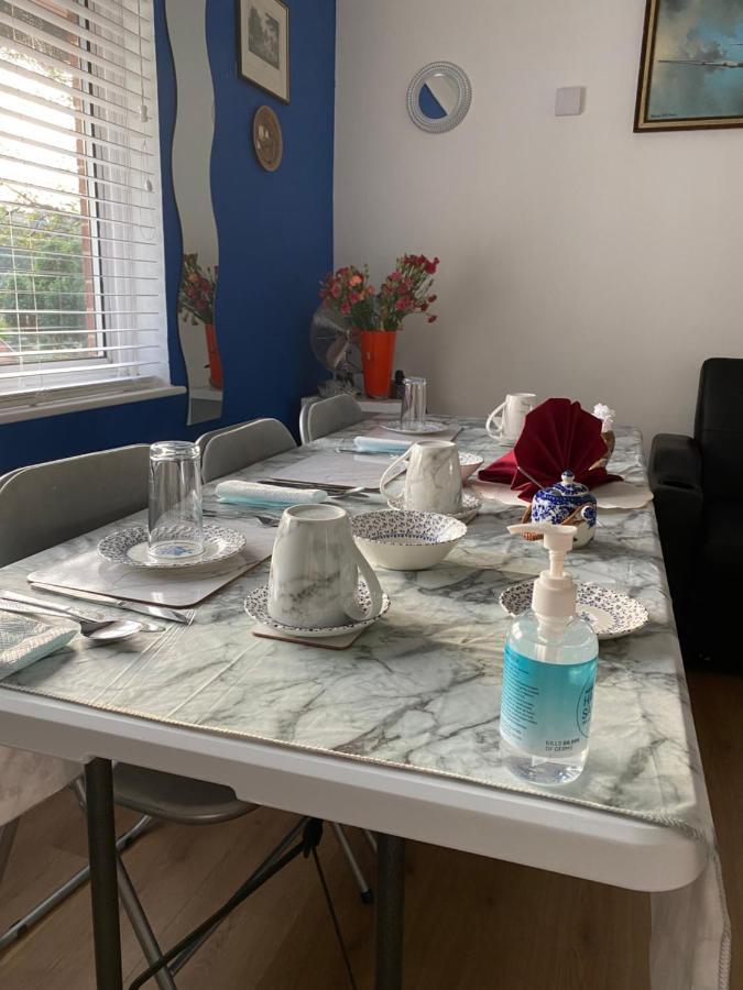 Bed and Breakfast Ponders End Newport  Exteriér fotografie