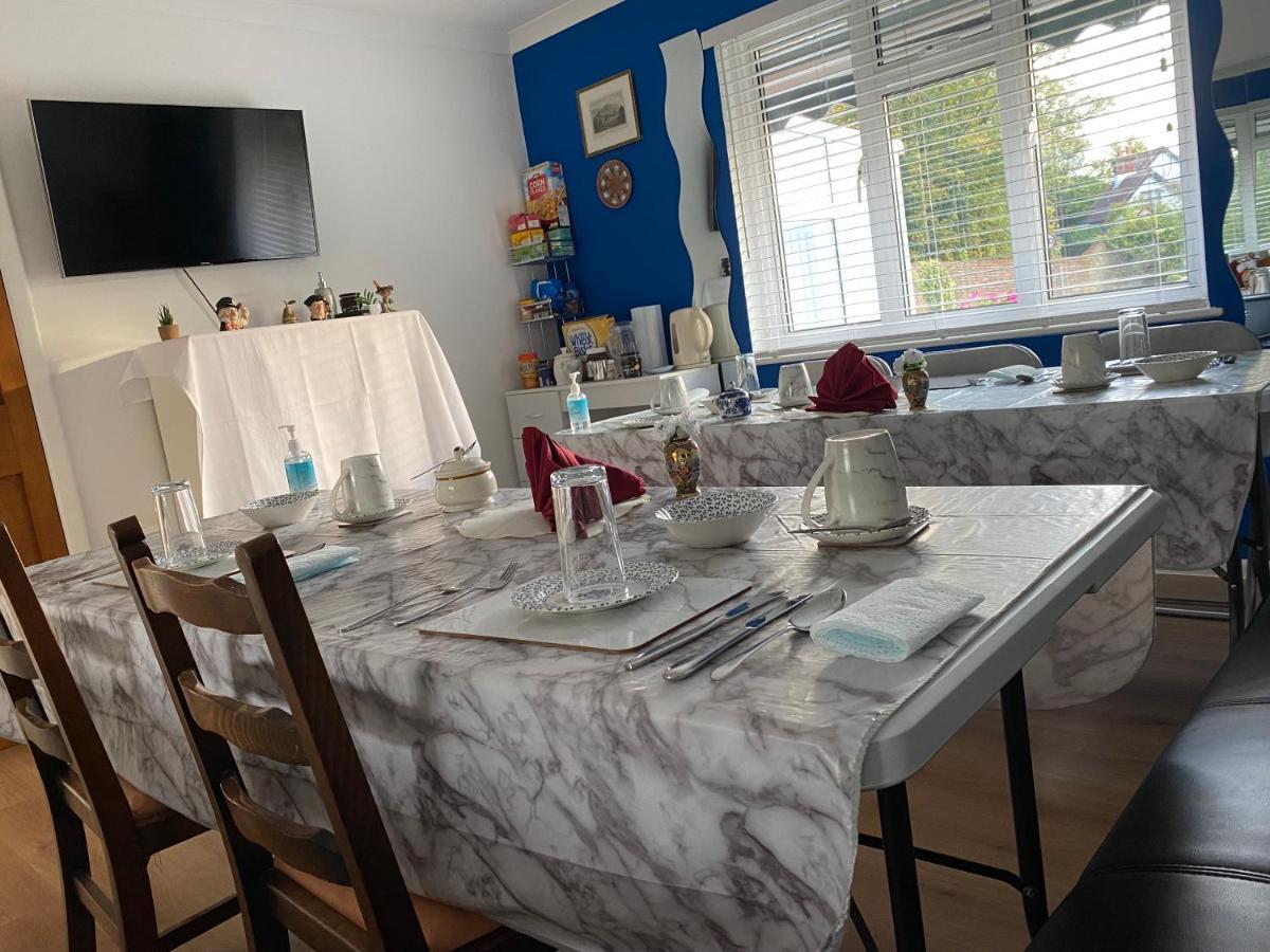 Bed and Breakfast Ponders End Newport  Exteriér fotografie