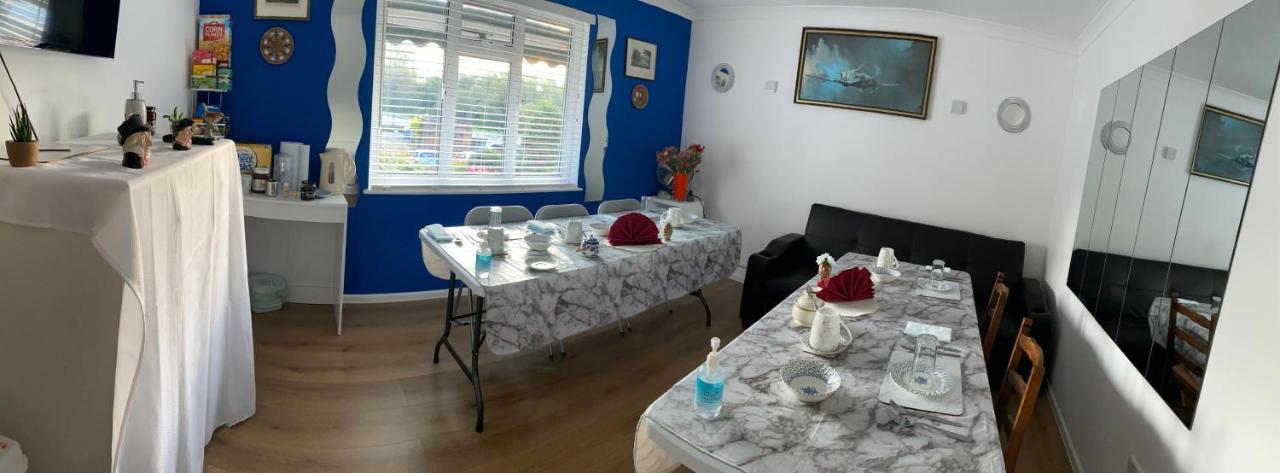 Bed and Breakfast Ponders End Newport  Exteriér fotografie