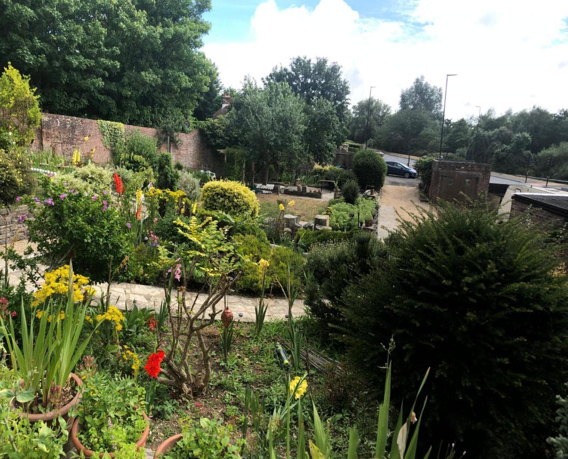 Bed and Breakfast Ponders End Newport  Exteriér fotografie
